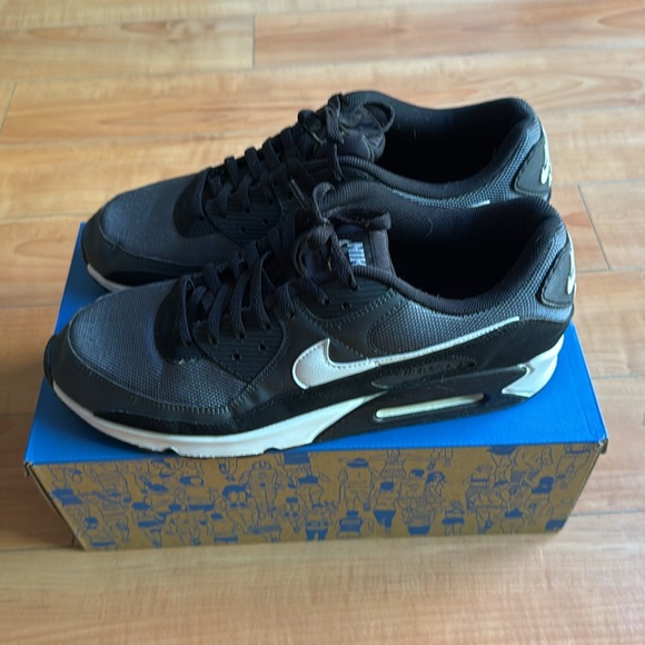 Air Max 90 - Picture 3 of 5